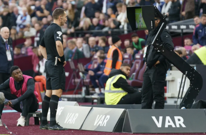 'Ten Haah, that's PK.' VAR → PK Unconvinced Manchester United manager responds with an official statement