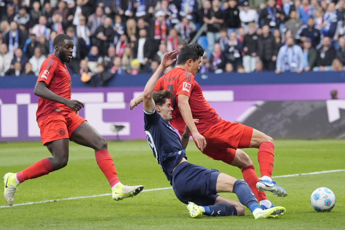 ''Unshakable' Kim Min-jae tows no runs with a supertackle...Bayern win 5-0 at Bochum 'leading run'