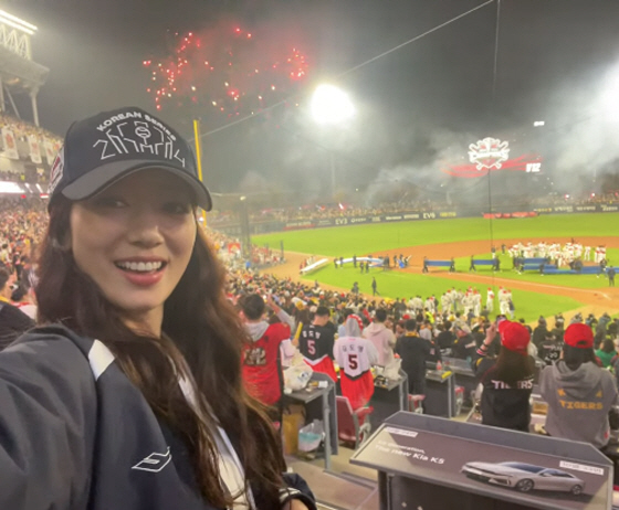 'Mom, I winI said 'Jeong...''Randy Shinhye'Park Shinhye wins KIA after KS first pitch 'Welcome'