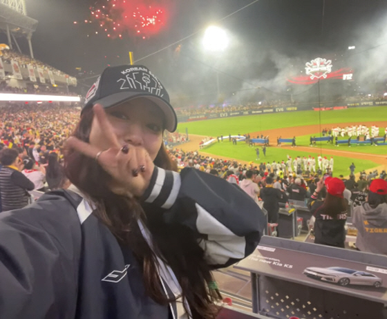 'Mom, I winI said 'Jeong...''Randy Shinhye'Park Shinhye wins KIA after KS first pitch 'Welcome'