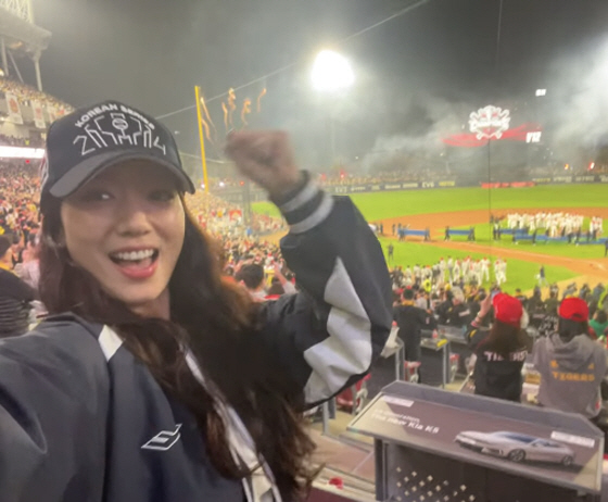 'Mom, I winI said 'Jeong...''Randy Shinhye'Park Shinhye wins KIA after KS first pitch 'Welcome'