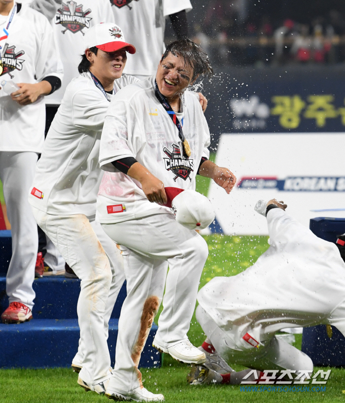 'MVP Kim Sun-bin, Water Bottle Fastball' Park Chan-ho, the soulmate who led the Korean Series in Gwangju for the first time in 37 years...'This is why I won the championship