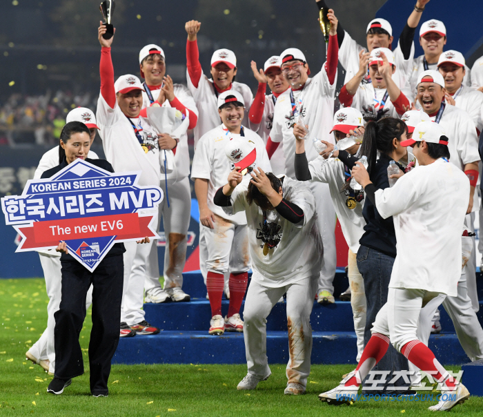 'MVP Kim Sun-bin, Water Bottle Fastball' Park Chan-ho, the soulmate who led the Korean Series in Gwangju for the first time in 37 years...'This is why I won the championship