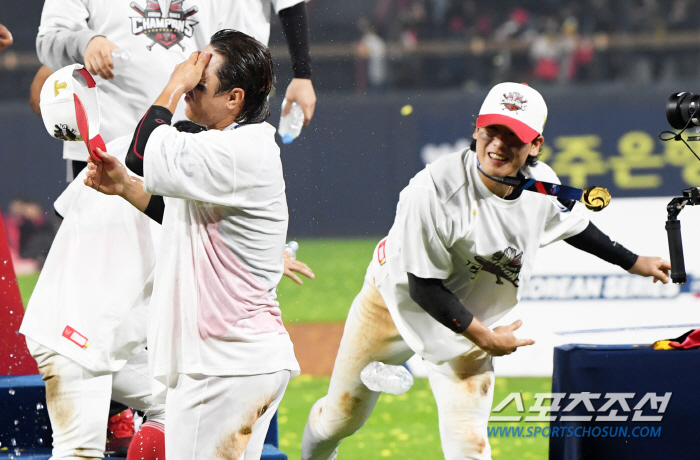 'MVP Kim Sun-bin, Water Bottle Fastball' Park Chan-ho, the soulmate who led the Korean Series in Gwangju for the first time in 37 years...'This is why I won the championship