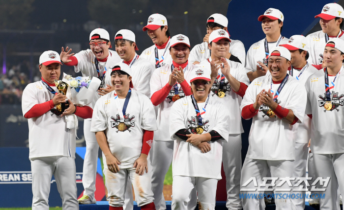 'MVP Kim Sun-bin, Water Bottle Fastball' Park Chan-ho, the soulmate who led the Korean Series in Gwangju for the first time in 37 years...'This is why I won the championship