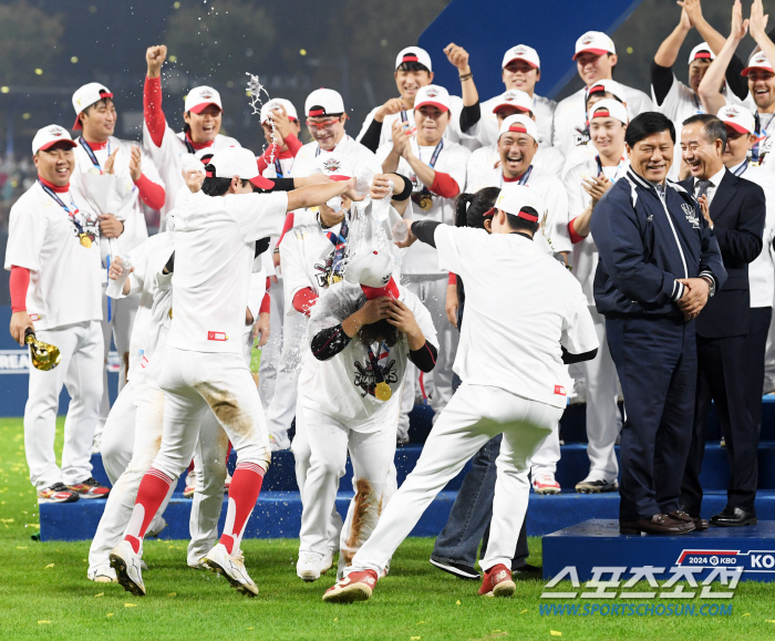 'MVP Kim Sun-bin, Water Bottle Fastball' Park Chan-ho, the soulmate who led the Korean Series in Gwangju for the first time in 37 years...'This is why I won the championship