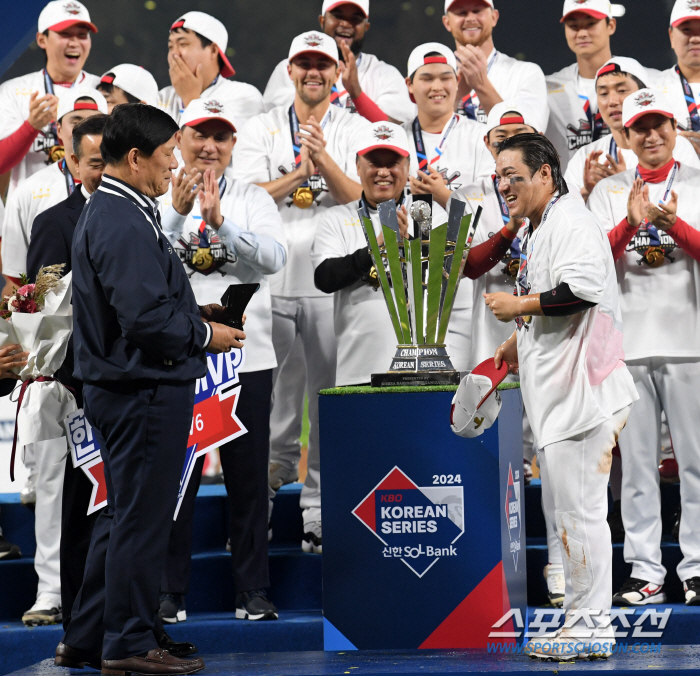 'MVP Kim Sun-bin, Water Bottle Fastball' Park Chan-ho, the soulmate who led the Korean Series in Gwangju for the first time in 37 years...'This is why I won the championship