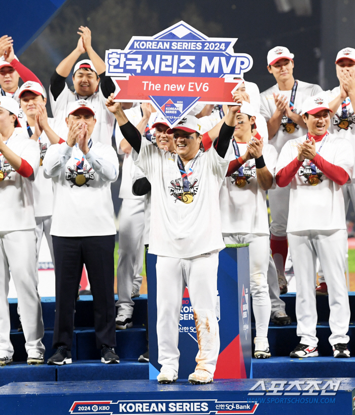 'MVP Kim Sun-bin, Water Bottle Fastball' Park Chan-ho, the soulmate who led the Korean Series in Gwangju for the first time in 37 years...'This is why I won the championship