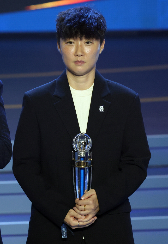 'Click with Jung Mong-gyu'亞 Coach of the Year Park Yoon-jung'I want to be a helpful leader for athletes'