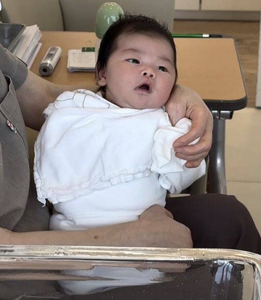 Park Soo-hong ♥ Kim Daye's daughter, dark eyebrows  unique long legs 'Best newborn ever'