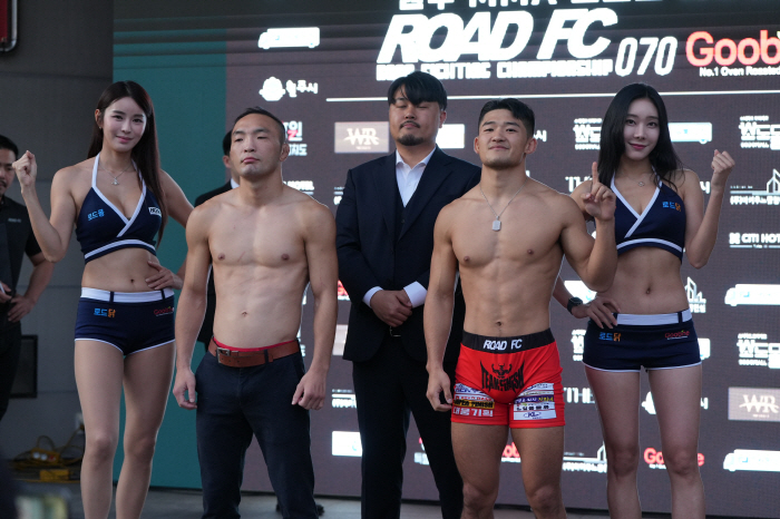 'Road Girl'Joonghee Anna Kyung Isiah ROAD FC 070 Participation