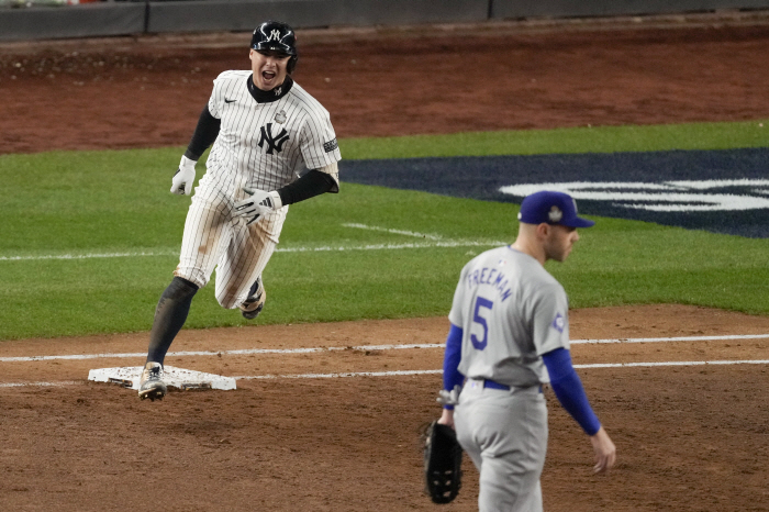 After three consecutive Yankees wins, one win, 2.5% → 11.1% increase...NYY 11-4 LAD