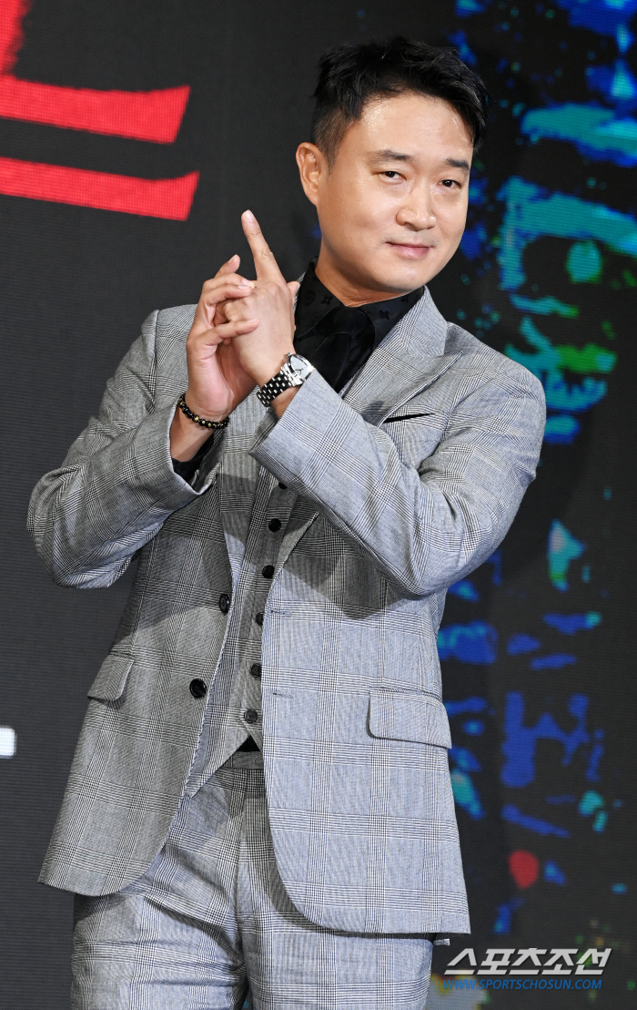 Cho Woo-jin, who turned into a 'detective man next door' 'There is no burden on the main actor'('Gangnam B-side')