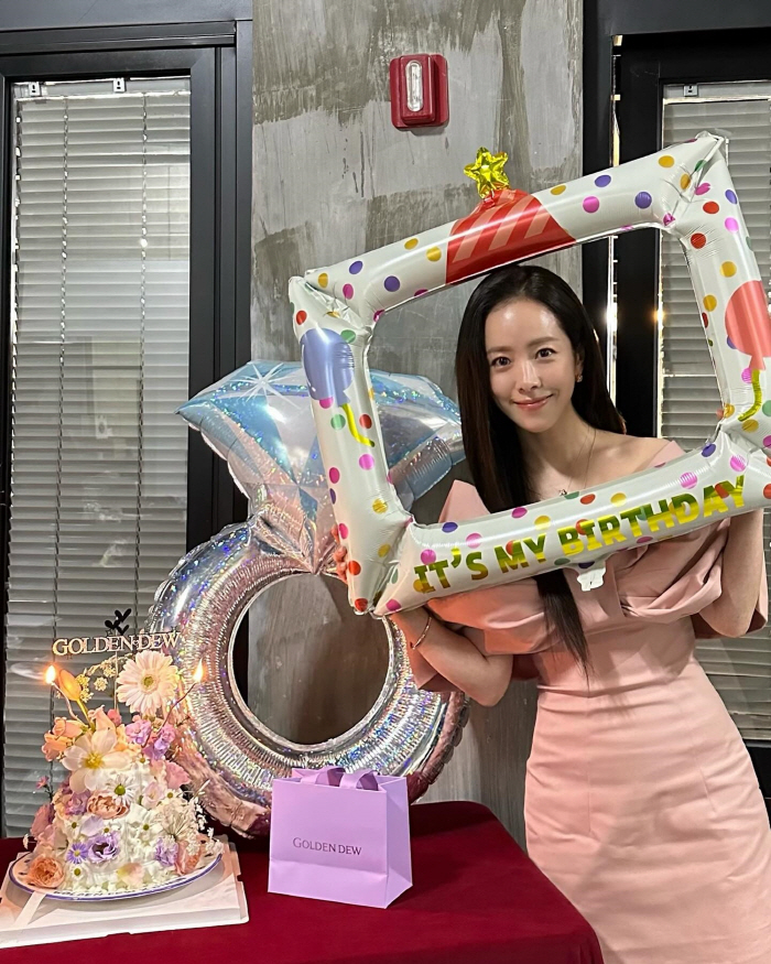 Han Ji-min's birthday party, while still beautiful, 'Thank you for celebrating every year.'