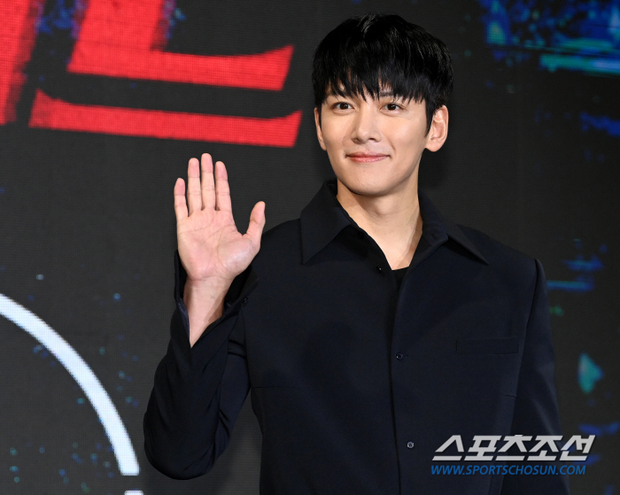 'Living with scars on your face' Ji Chang-wook turns into a broker in the world behind 'Gangnam B-side.'