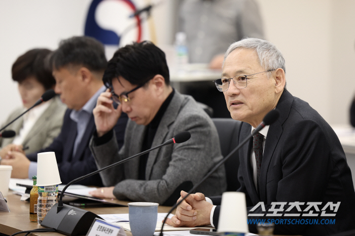 'The Ministry of Culture, Sports and Tourism's second meeting with the director of the city and provincial sports bureau, KRW 41.6 billion in the budget for daily sports...Minister Yoo In-chon Hears Difficulties in Local Governments