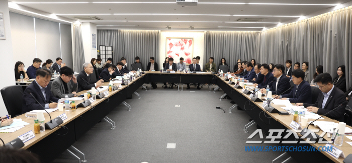 'The Ministry of Culture, Sports and Tourism's second meeting with the director of the city and provincial sports bureau, KRW 41.6 billion in the budget for daily sports...Minister Yoo In-chon Hears Difficulties in Local Governments