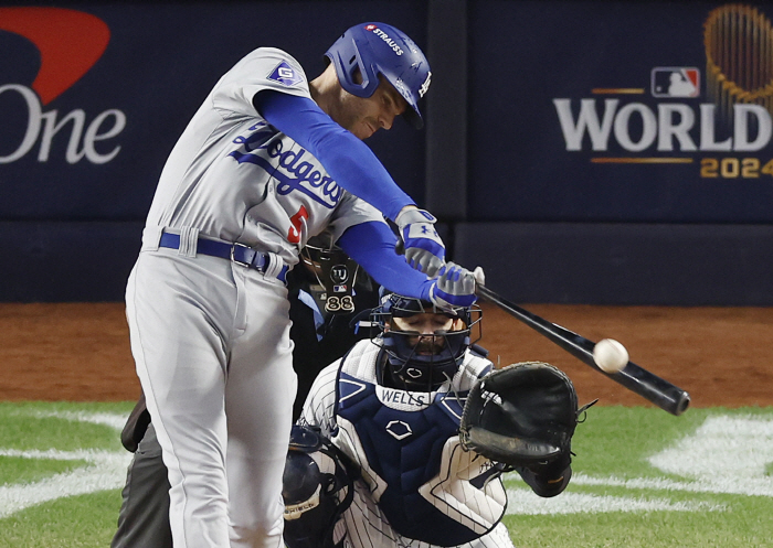 MVP! Freeman hit again in his first at-bat in the first inning, 6 consecutive WS games arch new history 