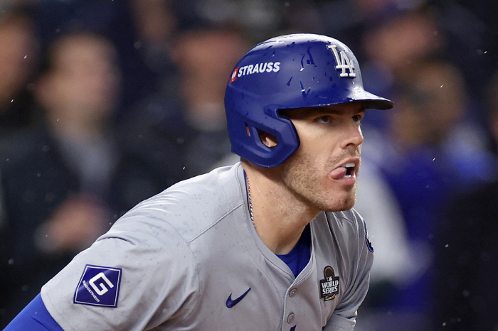 MVP! Freeman hit again in his first at-bat in the first inning, 6 consecutive WS games arch new history 