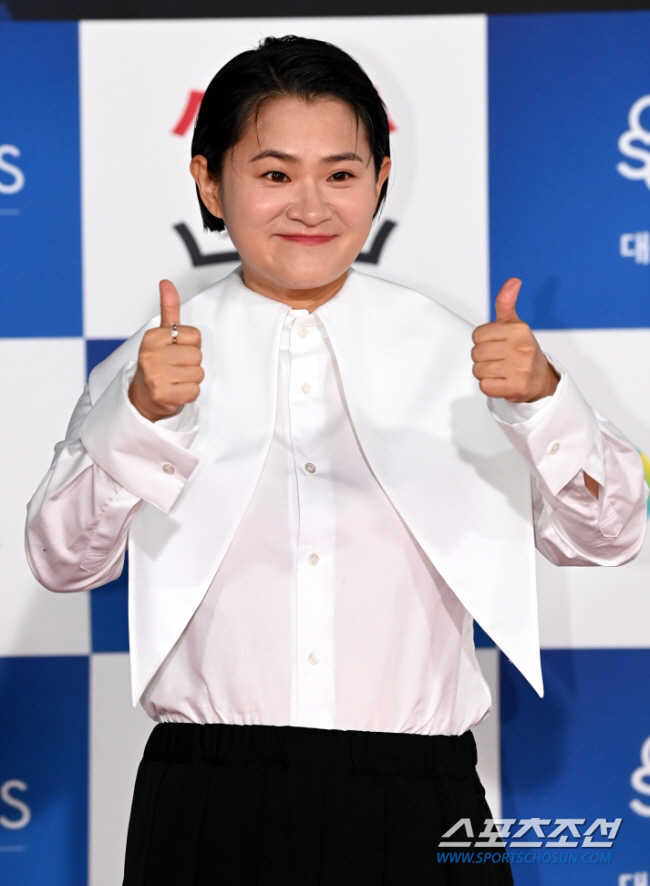  Kim Shin-young Leaving C-Jesse Studio'Cheering for Shining Journey' (Full Story)