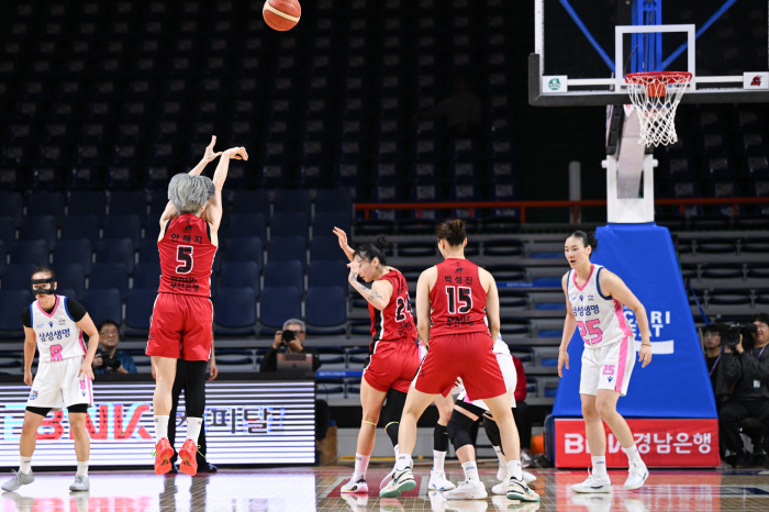  BNK Ahn Hye-ji, who erased her weakness in the outside shot. An individual's best score of 27 points. How Samsung Life Insurance Blatantly Torn Down Sagging