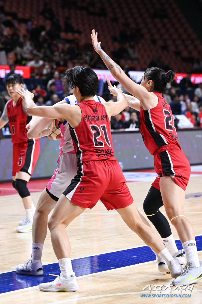  BNK Ahn Hye-ji, who erased her weakness in the outside shot. An individual's best score of 27 points. How Samsung Life Insurance Blatantly Torn Down Sagging