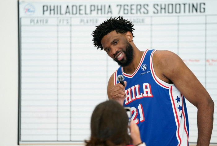 Still a mystery. Joel Embiid and Paul George, Philadelphia. U.S. media 'Two superstars have no timeline for their return'