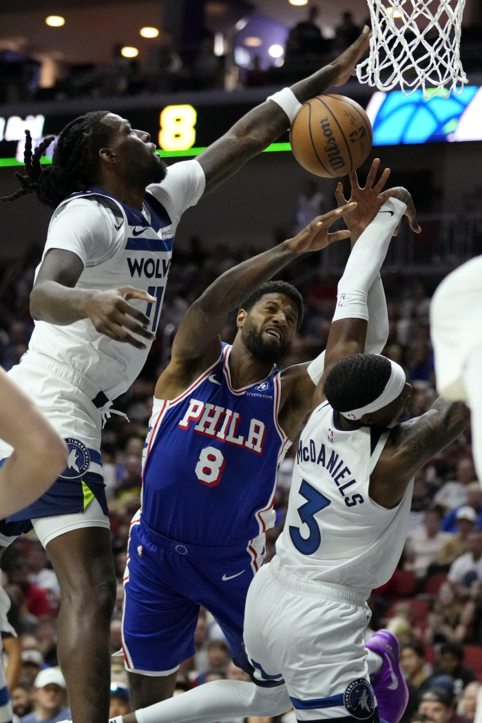 Still a mystery. Joel Embiid and Paul George, Philadelphia. U.S. media 'Two superstars have no timeline for their return'