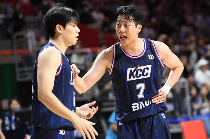 Tealbo Jr.  KCC's gold side is Kim Dong-hyun's rapid growth. Coach Jeon Chang-jin, Lee Ho-hyun 'A player who can't relax' Why?