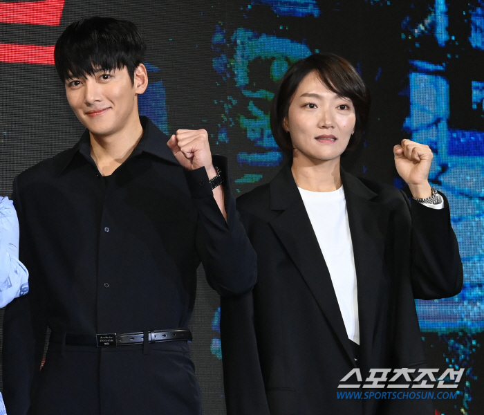 'This is almost like a family' Director Ji Chang-wook of 'Gangnam B-Side' and Director Park Nuri's 'Special Relationship' Eyes