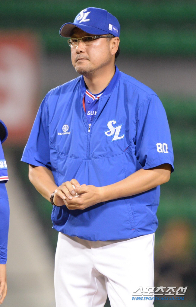 Coach Kim Sang-jin joins Lotte → Coach Kim Tae-hyung's love call to rebuild the mound. 