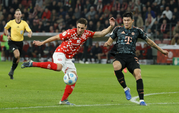 'I think KIM is taking a nap'→ Smashing the forced criticism'Play confidently' Kim Min-jae is very active in defending against the iron wall...Munich wins 4-0 against Mainz