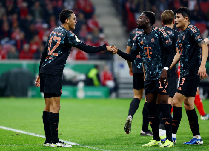 'I think KIM is taking a nap'→ Smashing the forced criticism'Play confidently' Kim Min-jae is very active in defending against the iron wall...Munich wins 4-0 against Mainz