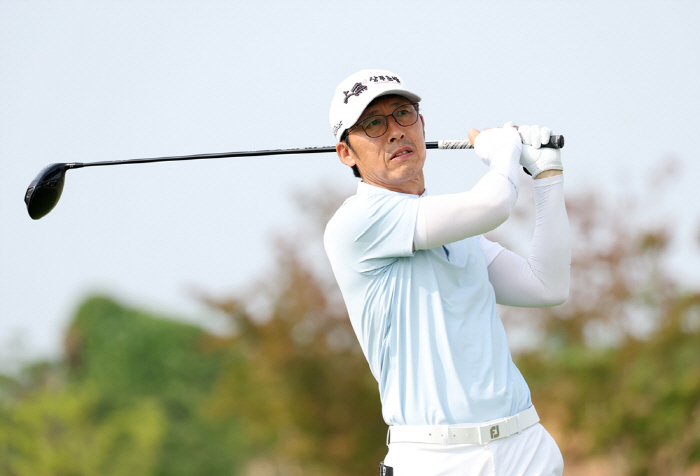 Champions Tour Prize Winner Park Sung-pil Ahead of KPGA Tour QT 'Challenge to Continue'