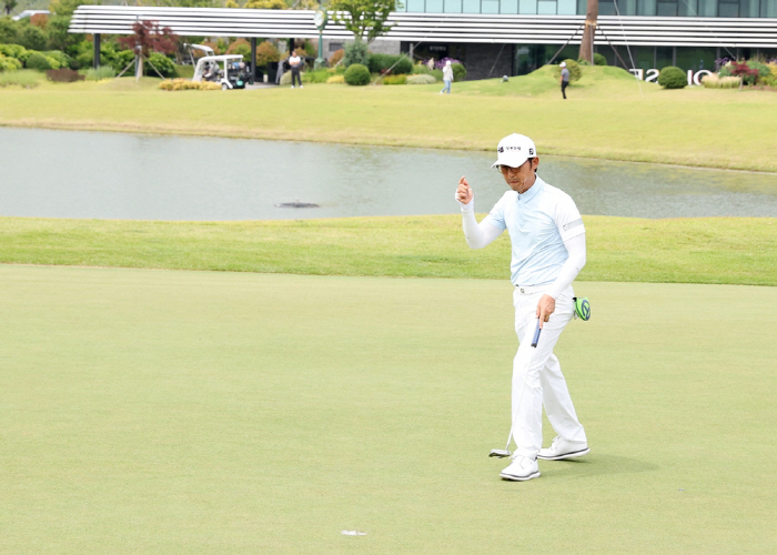 Champions Tour Prize Winner Park Sung-pil Ahead of KPGA Tour QT 'Challenge to Continue'