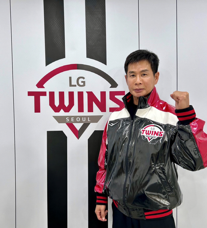 Coach Song Ji-man will wear LG's uniform'First base running coach' 