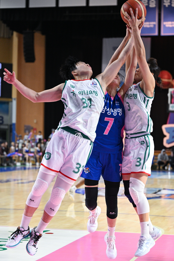 'Go Seoyeon properly exploded'Hana Bank's first win of the season for Samsung Life Insurance, and six 3-point shots exploded