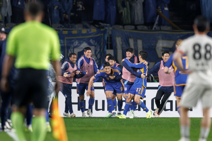 'Ulsan Dynasty Day' Rubik's Son  Ju Min-gyu Goal → Ulsan wins its third consecutive K League victory in Gangwon 2-1 overpowering the team → Early winner confirmed