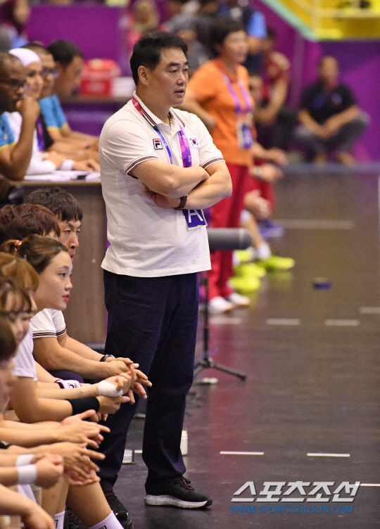 Lee Gye-cheong, head coach of Samcheok City Hall, confirmed the new head coach of the Korean women's handball team 'Preparation for the 亞 Championship'