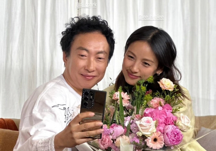 Park Myung-soo’s Generous Gift for Lee Hyo-ri Sparks Laughter and Friendship