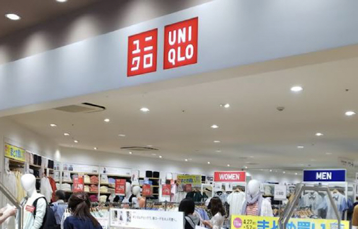 Women are filmed in the fitting room of Uniqlo's store, and the culprit is the store manager in his 30s