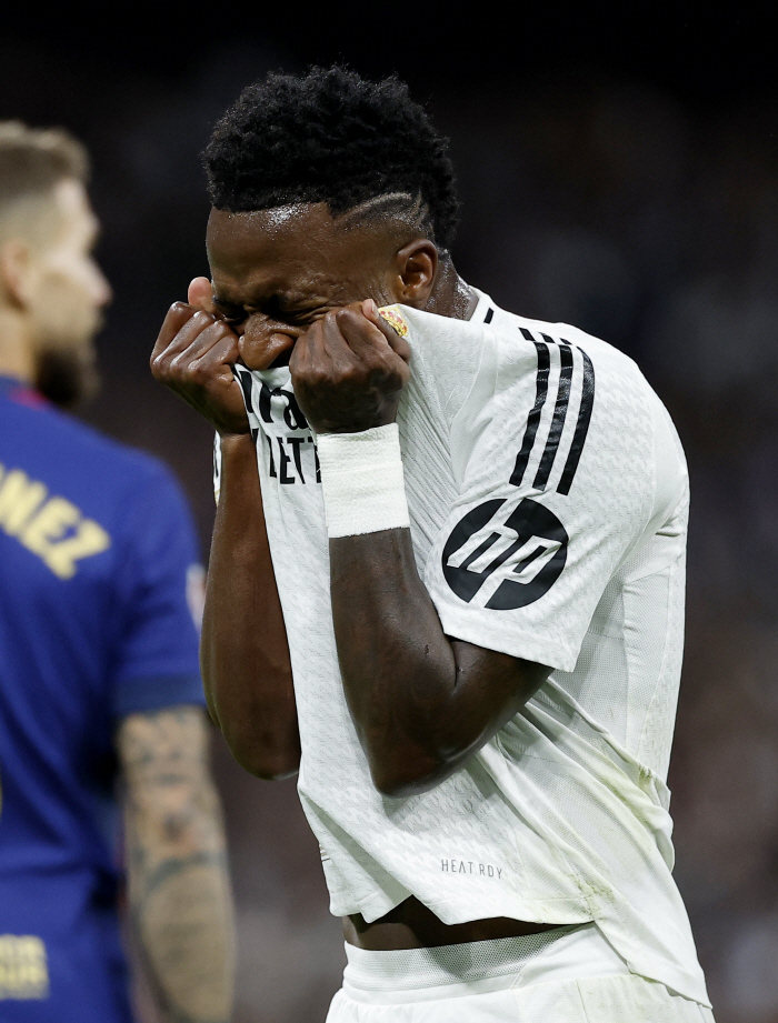 'Ballon d'Or butterfly effect?' Vinicius refuses to re-sign with Real Madrid...Manchester United  Chelsea  PSG  Saudi Arabia 'Mouth watering'