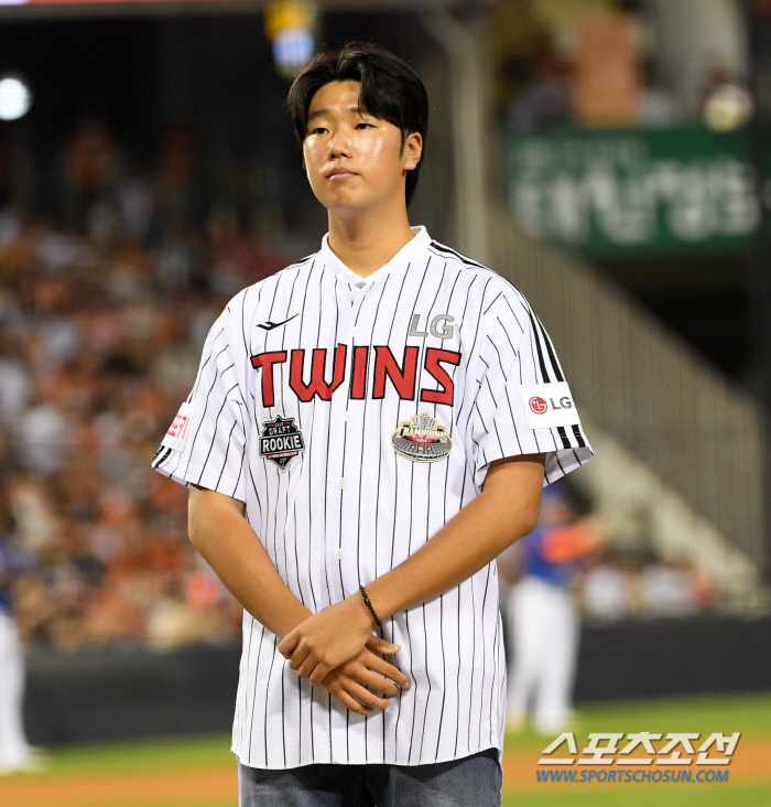 'Lotte fan started baseball after seeing Doosan win and came to LG.' Rookie Pitcher Who Cried After Being Nominated I Thought He'd Be Picked in Round 2 and 3...'