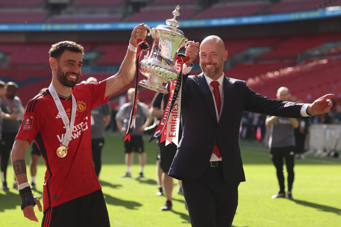 Manchester United in crisis chose the '39-year-old Portuguese genius coach' Amorim...Contracted until 2027, joining the team on the 11th 