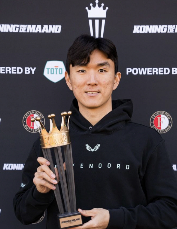 '10 million Euro Man'Hwang In-beom, Eredivisie, First Team of the Month in October, The Netherlands is also conquering