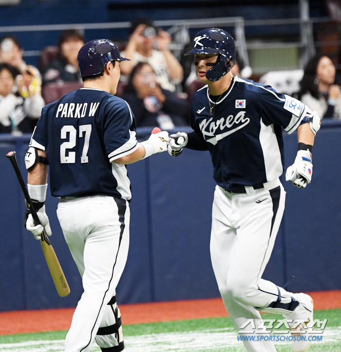 'Probably the strongest' Cuban hit all the starters and scored eight consecutive hitters... Korea 2-0 → 13 to 3, 2 consecutive wins. 'Ryu Joong Il-ho'Premier 12 semifinal hopes revealed 