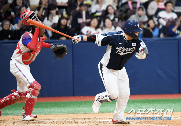 'Probably the strongest' Cuban hit all the starters and scored eight consecutive hitters... Korea 2-0 → 13 to 3, 2 consecutive wins. 'Ryu Joong Il-ho'Premier 12 semifinal hopes revealed 