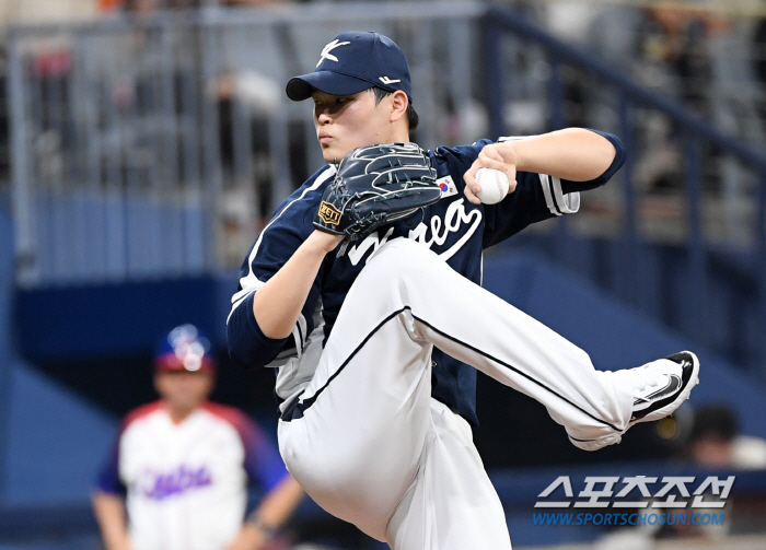 'Probably the strongest' Cuban hit all the starters and scored eight consecutive hitters... Korea 2-0 → 13 to 3, 2 consecutive wins. 'Ryu Joong Il-ho'Premier 12 semifinal hopes revealed 