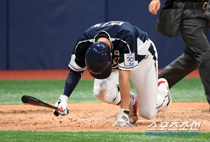 'Probably the strongest' Cuban hit all the starters and scored eight consecutive hitters... Korea 2-0 → 13 to 3, 2 consecutive wins. 'Ryu Joong Il-ho'Premier 12 semifinal hopes revealed 