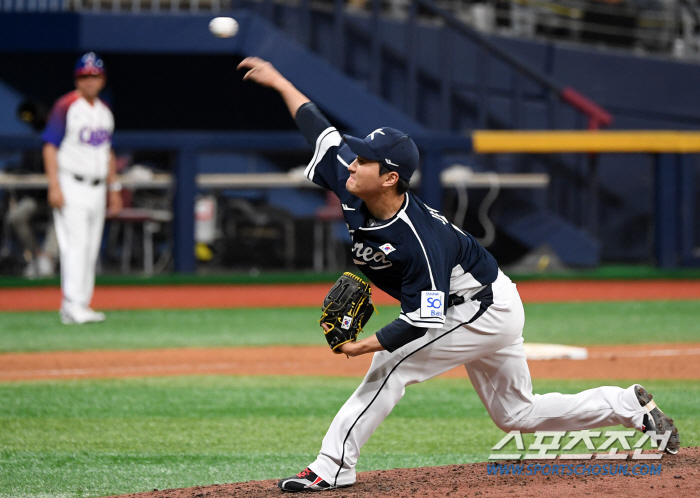 'Probably the strongest' Cuban hit all the starters and scored eight consecutive hitters... Korea 2-0 → 13 to 3, 2 consecutive wins. 'Ryu Joong Il-ho'Premier 12 semifinal hopes revealed 